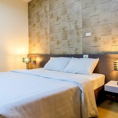 Prajaktra City Hostel Удон Тани Екстериор снимка