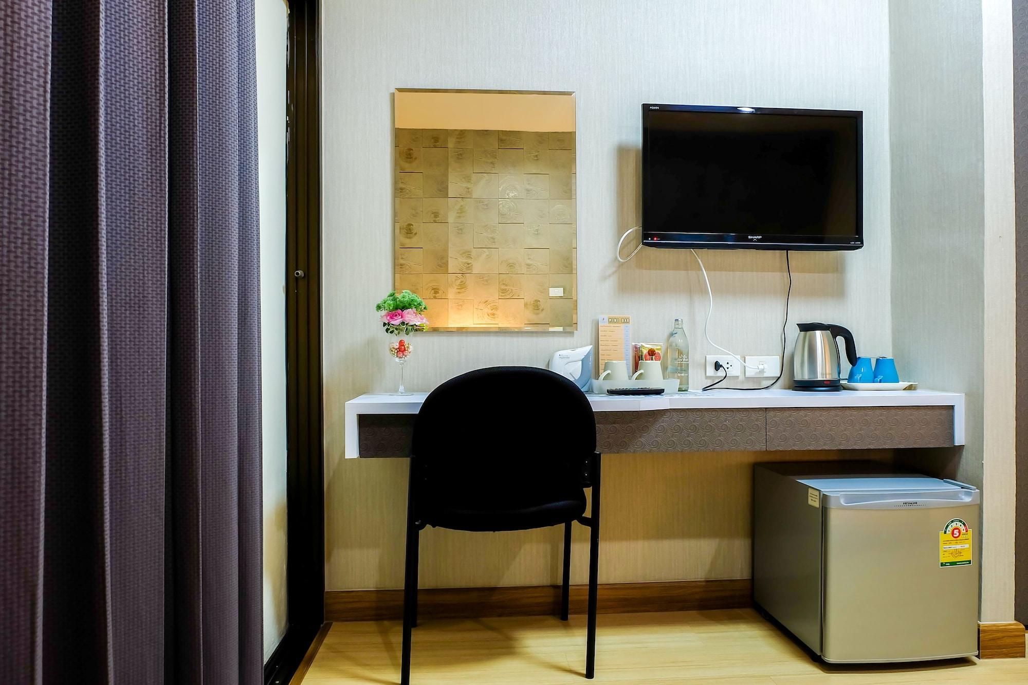 Prajaktra City Hostel Удон Тани Екстериор снимка
