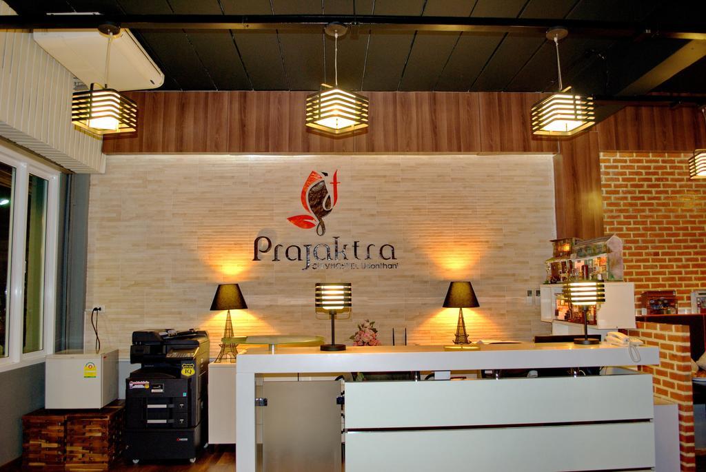 Prajaktra City Hostel Удон Тани Екстериор снимка