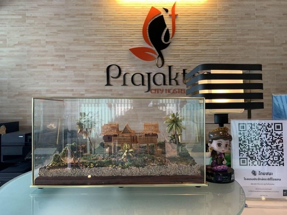 Prajaktra City Hostel Удон Тани Екстериор снимка