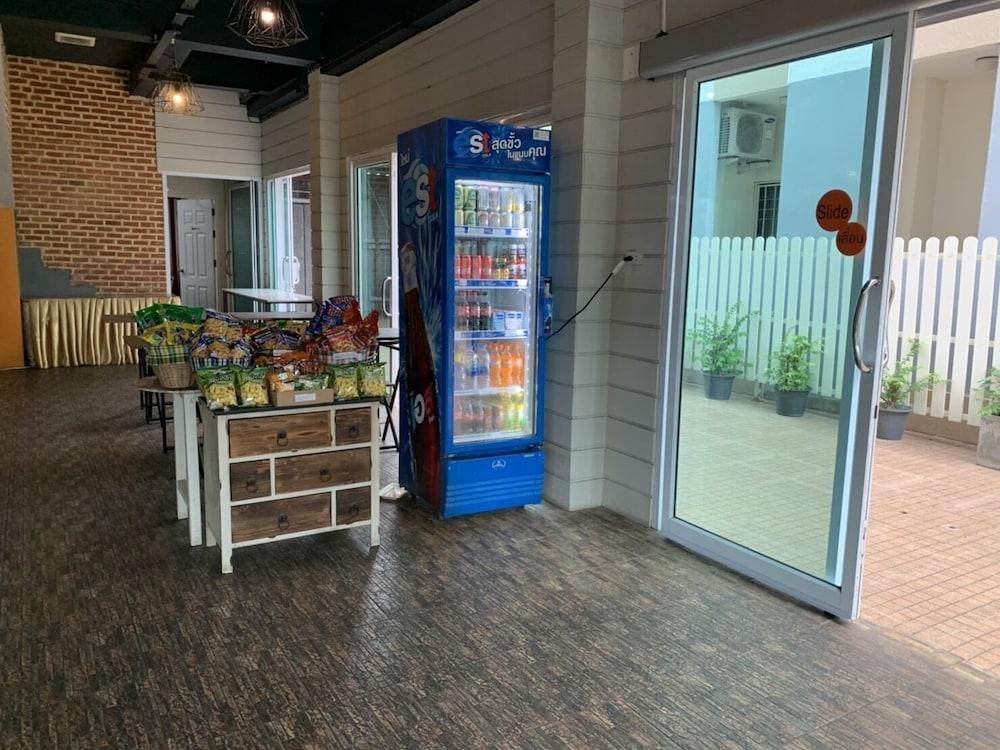 Prajaktra City Hostel Удон Тани Екстериор снимка