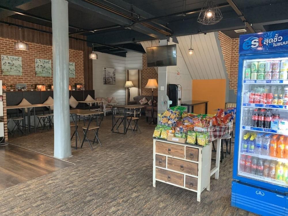 Prajaktra City Hostel Удон Тани Екстериор снимка