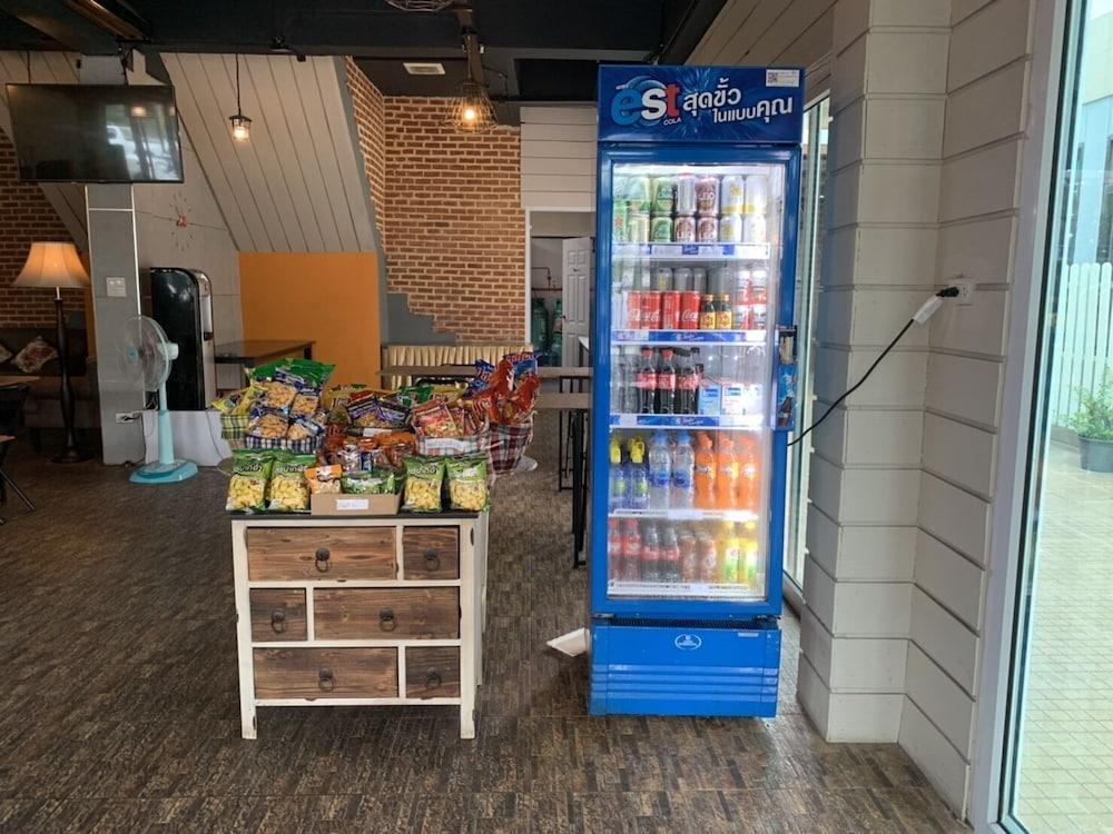 Prajaktra City Hostel Удон Тани Екстериор снимка