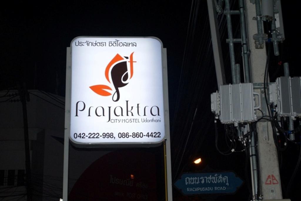 Prajaktra City Hostel Удон Тани Екстериор снимка
