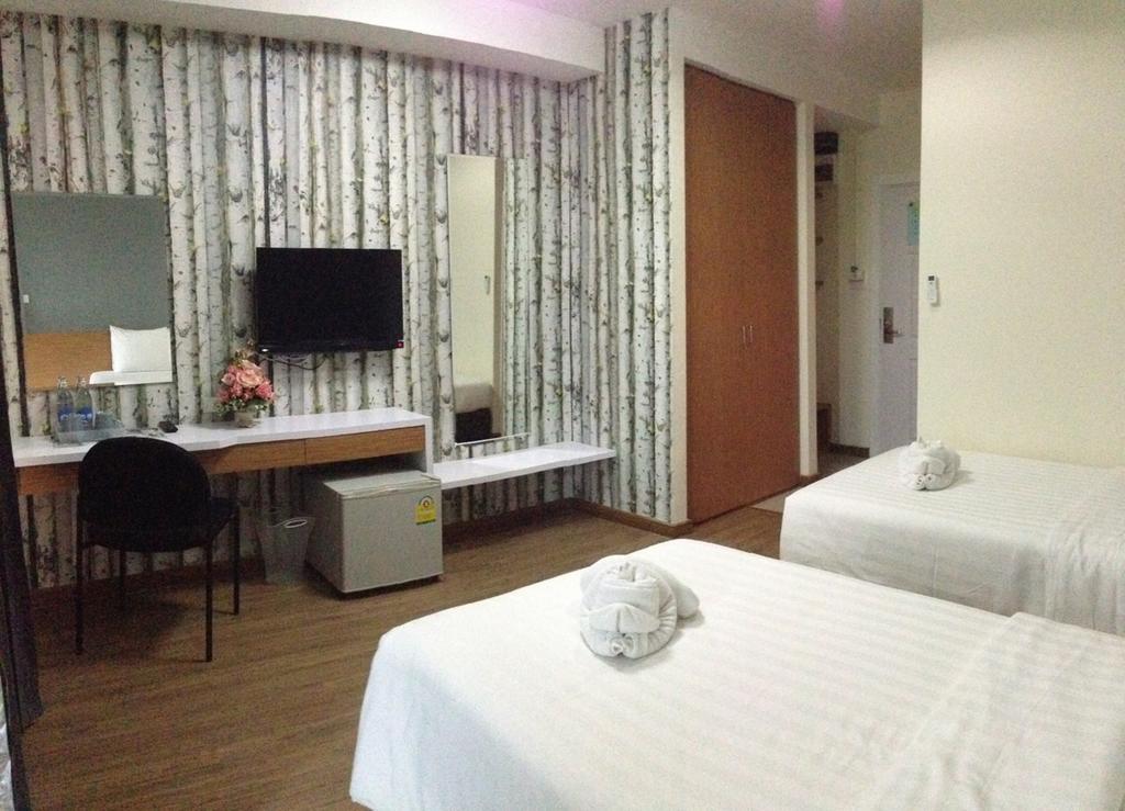 Prajaktra City Hostel Удон Тани Екстериор снимка
