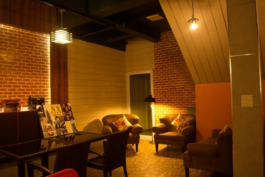 Prajaktra City Hostel Удон Тани Екстериор снимка