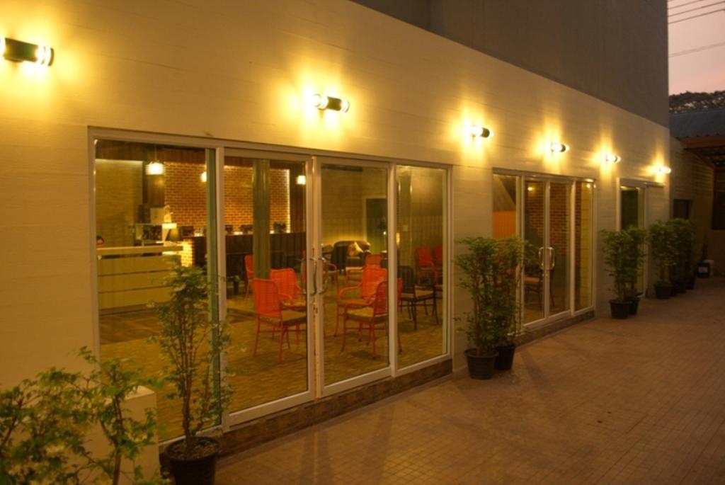 Prajaktra City Hostel Удон Тани Екстериор снимка