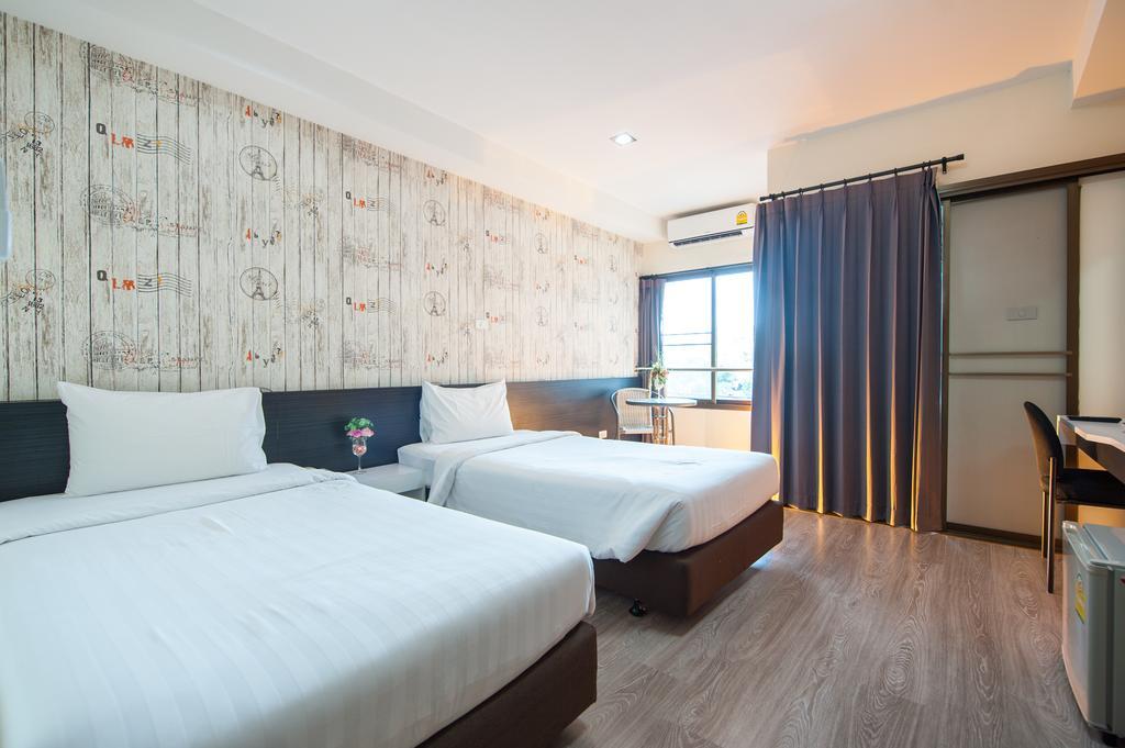 Prajaktra City Hostel Удон Тани Екстериор снимка