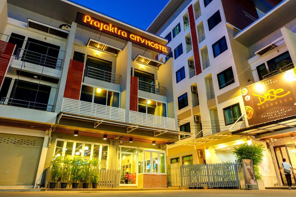 Prajaktra City Hostel Удон Тани Екстериор снимка