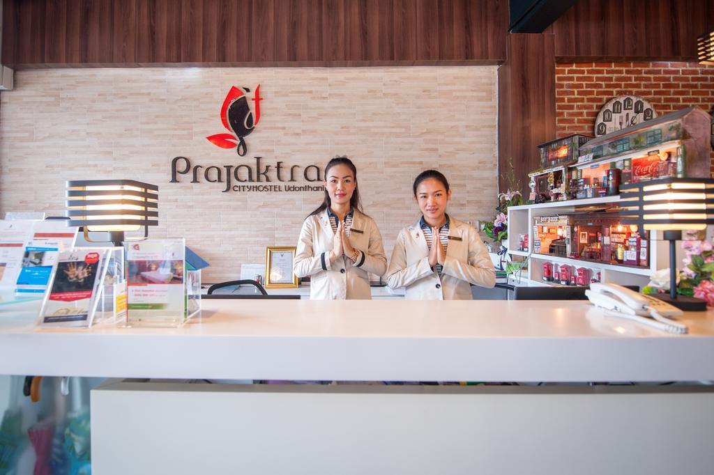 Prajaktra City Hostel Удон Тани Екстериор снимка