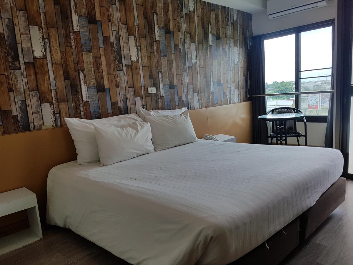 Prajaktra City Hostel Удон Тани Екстериор снимка