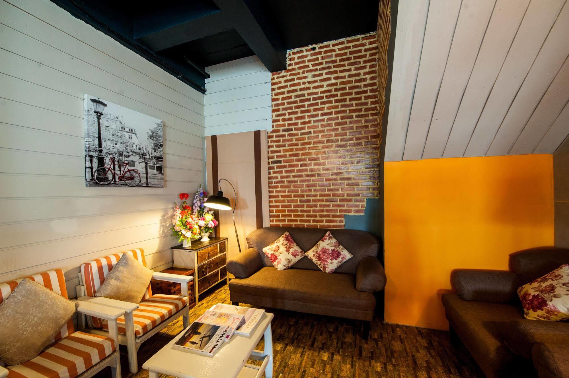 Prajaktra City Hostel Удон Тани Екстериор снимка